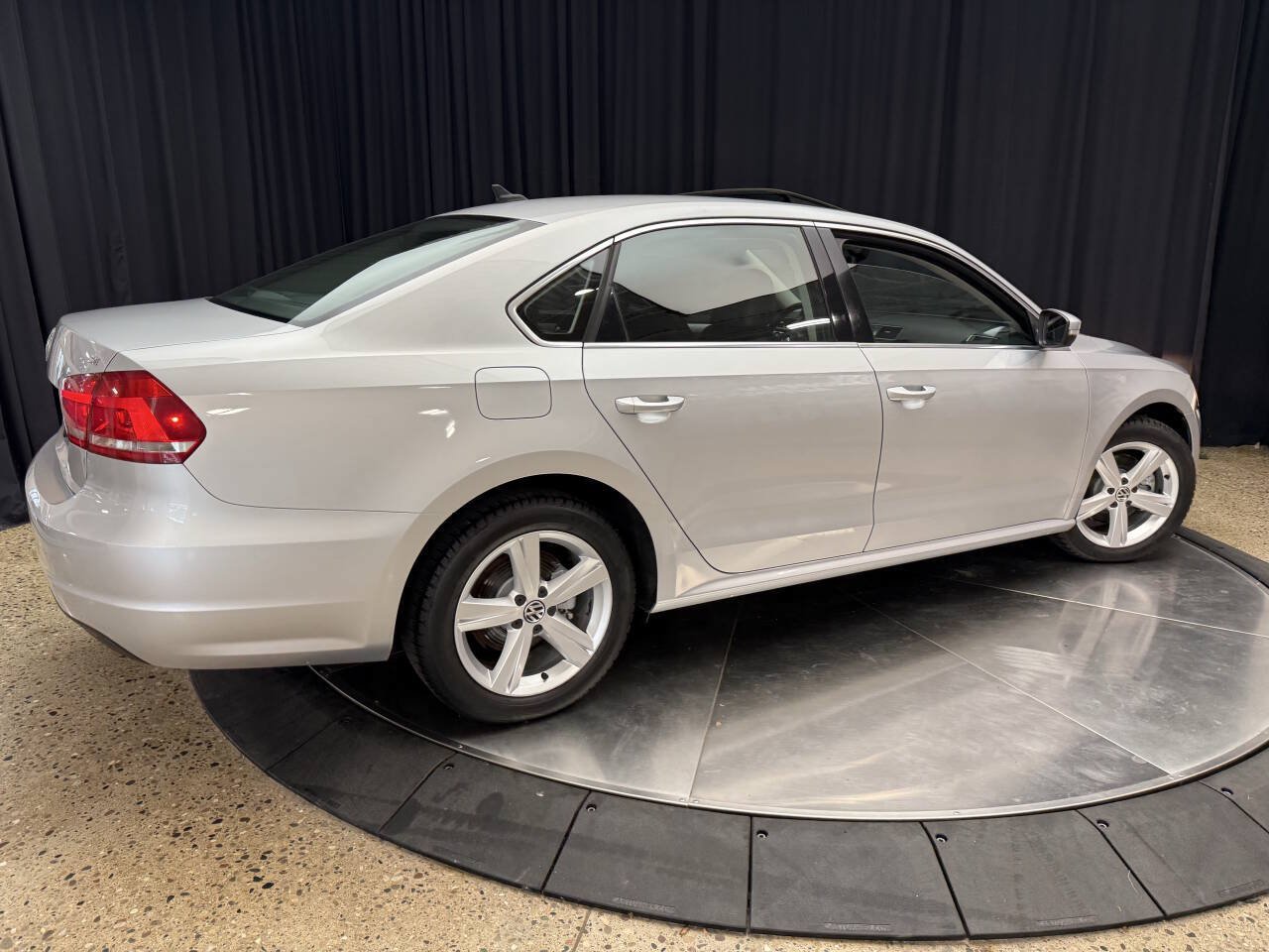 Used 2013 Volkswagen Passat 2.5 SE FWD image 11