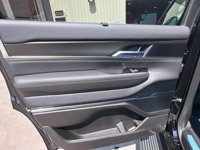 New 2026 Jeep Grand Wagoneer Summit AWD/4WD image 13