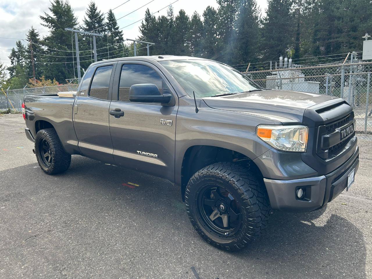 Used 2014 Toyota Tundra SR5 AWD/4WD image 3