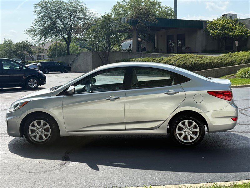 Used 2012 Hyundai Accent GLS FWD image 9