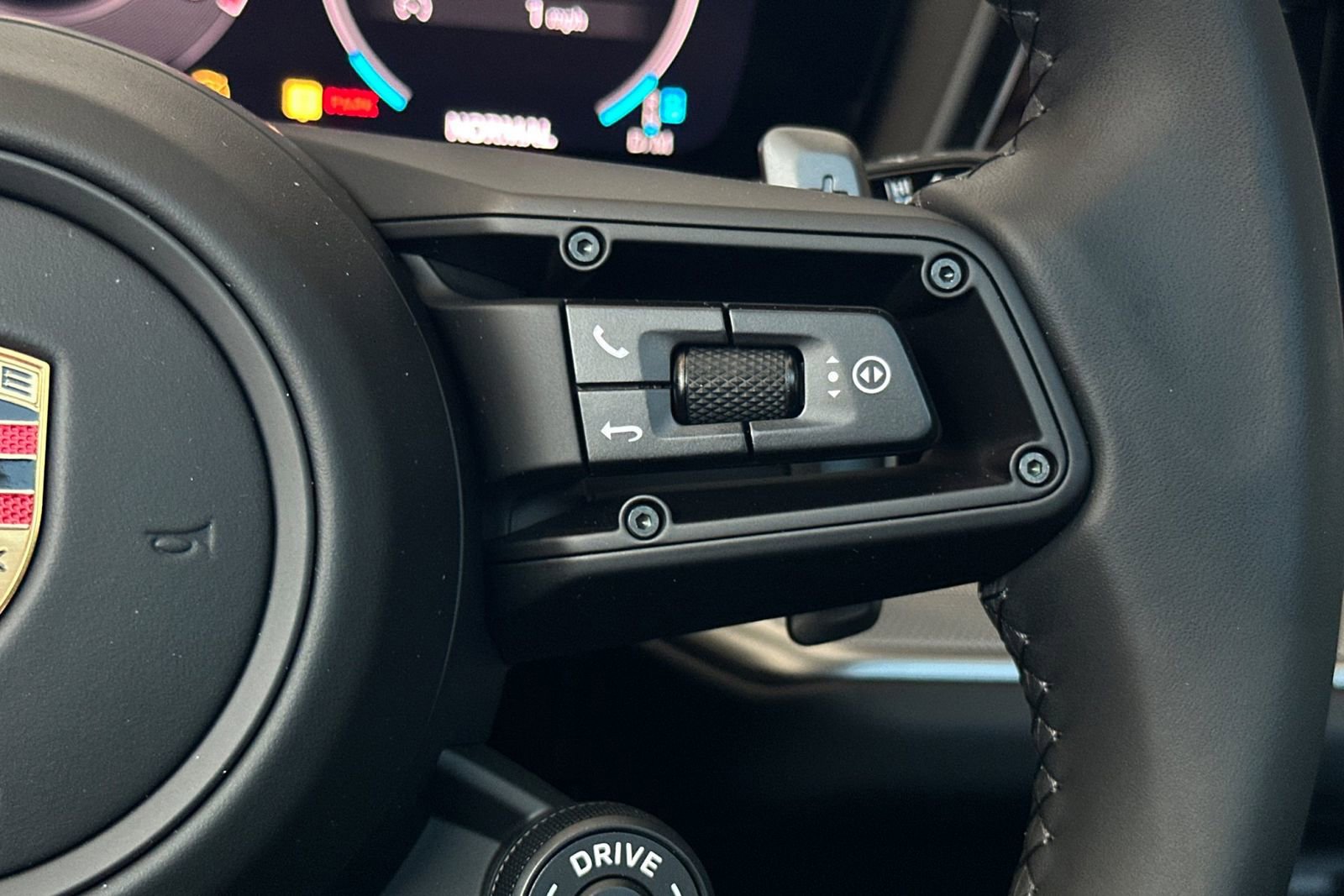 New 2025 Porsche Cayenne Coupe image 32