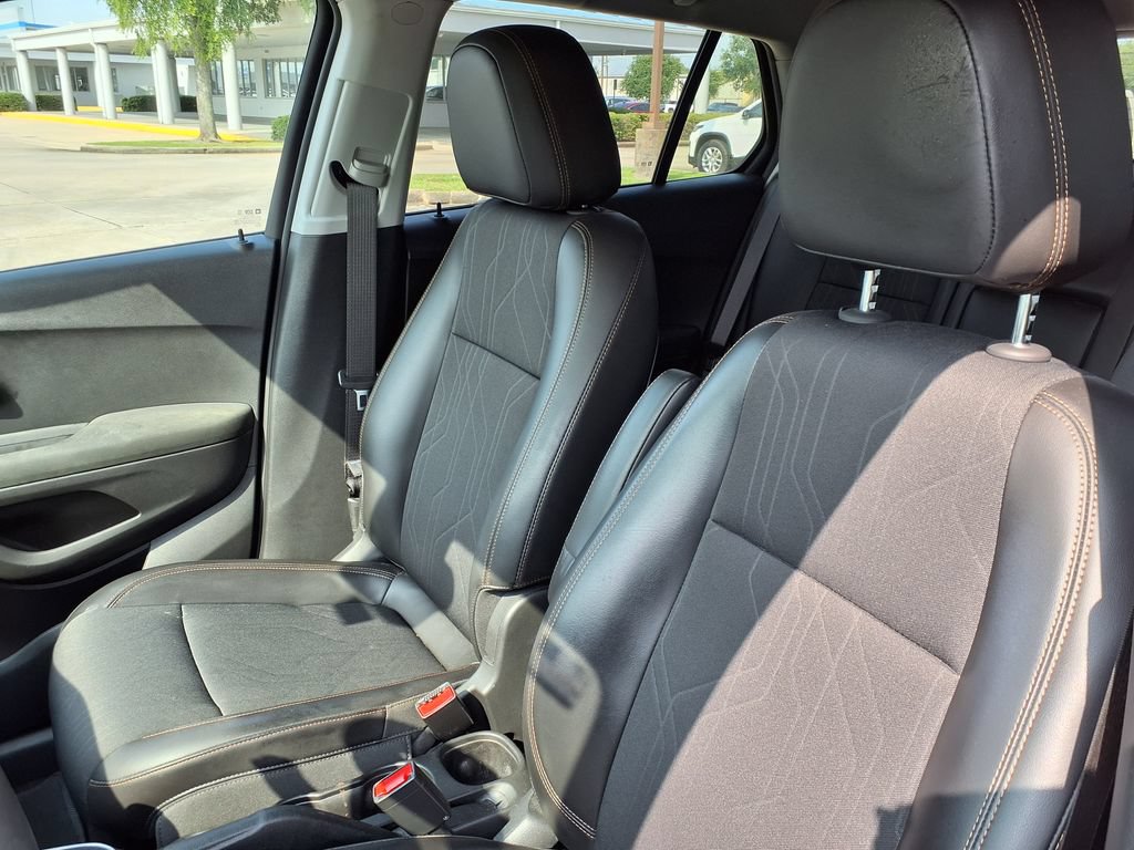 Used 2021 Chevrolet Trax LT w/ Sport Edition FWD image 31