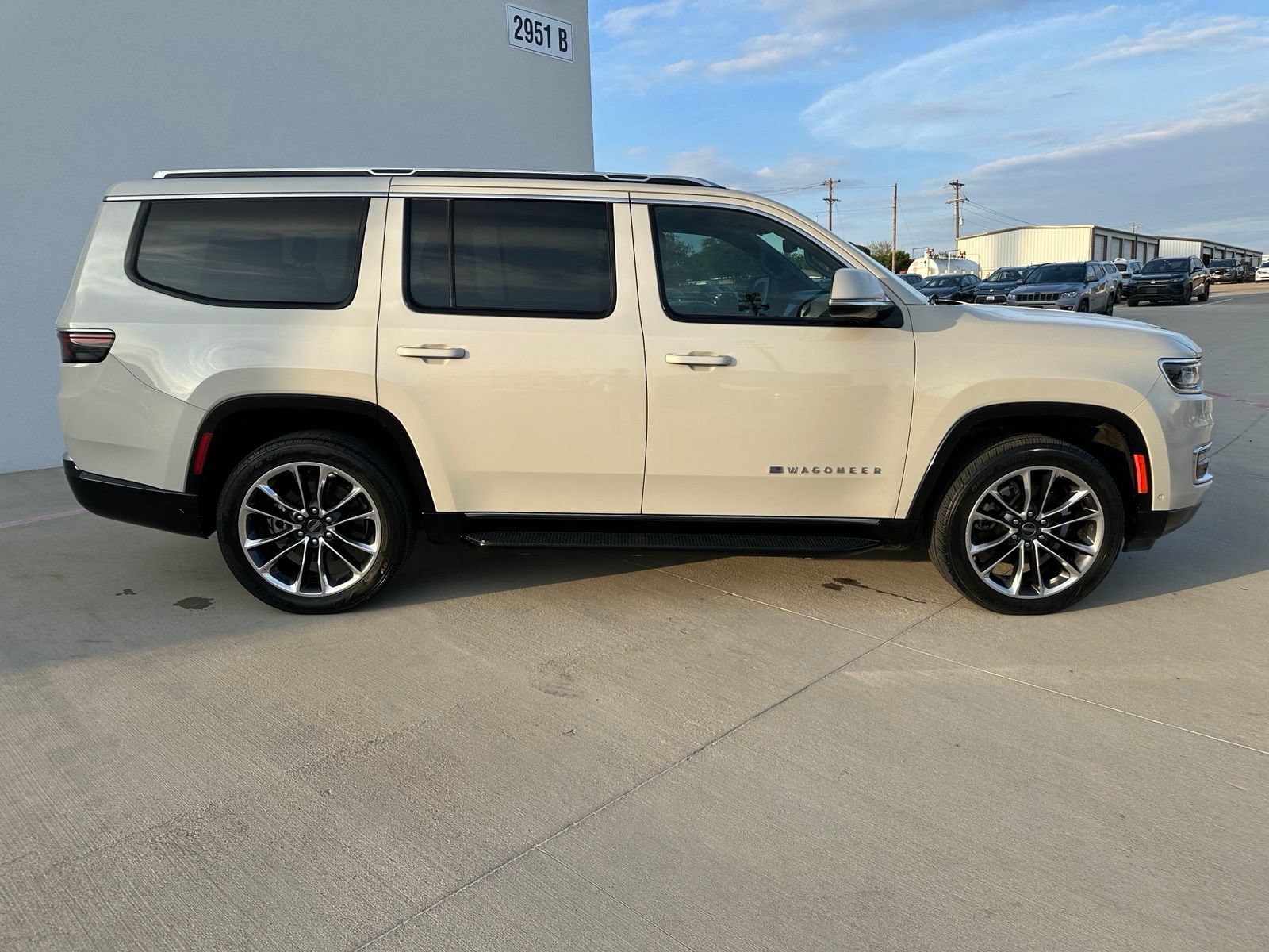 Used 2022 Jeep Wagoneer Series II w/ Premium Group I RWD image 8