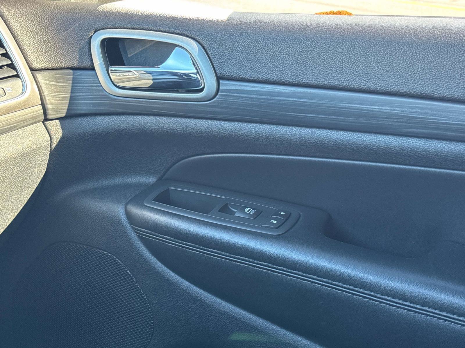 Certified 2019 Jeep Grand Cherokee Altitude AWD/4WD image 29