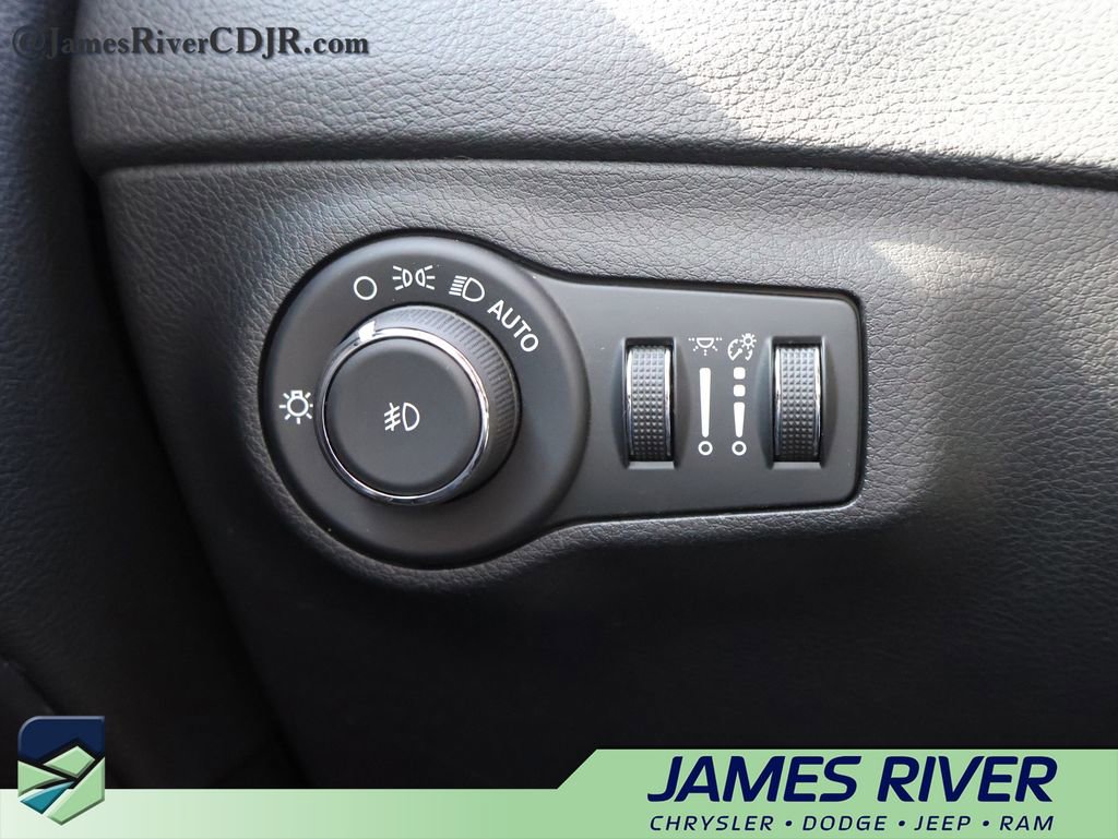 Used 2019 Jeep Compass Latitude w/ Cold Weather Group image 33