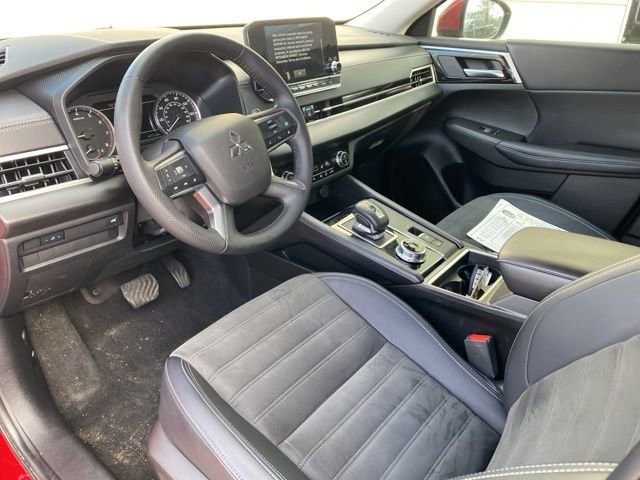 Used 2023 Mitsubishi Outlander SE Black Edition image 7