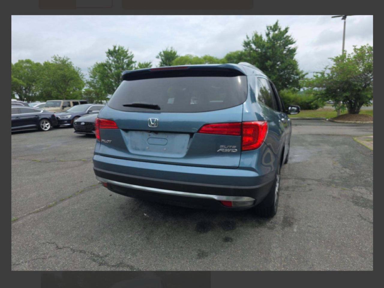 Used 2017 Honda Pilot Elite image 2