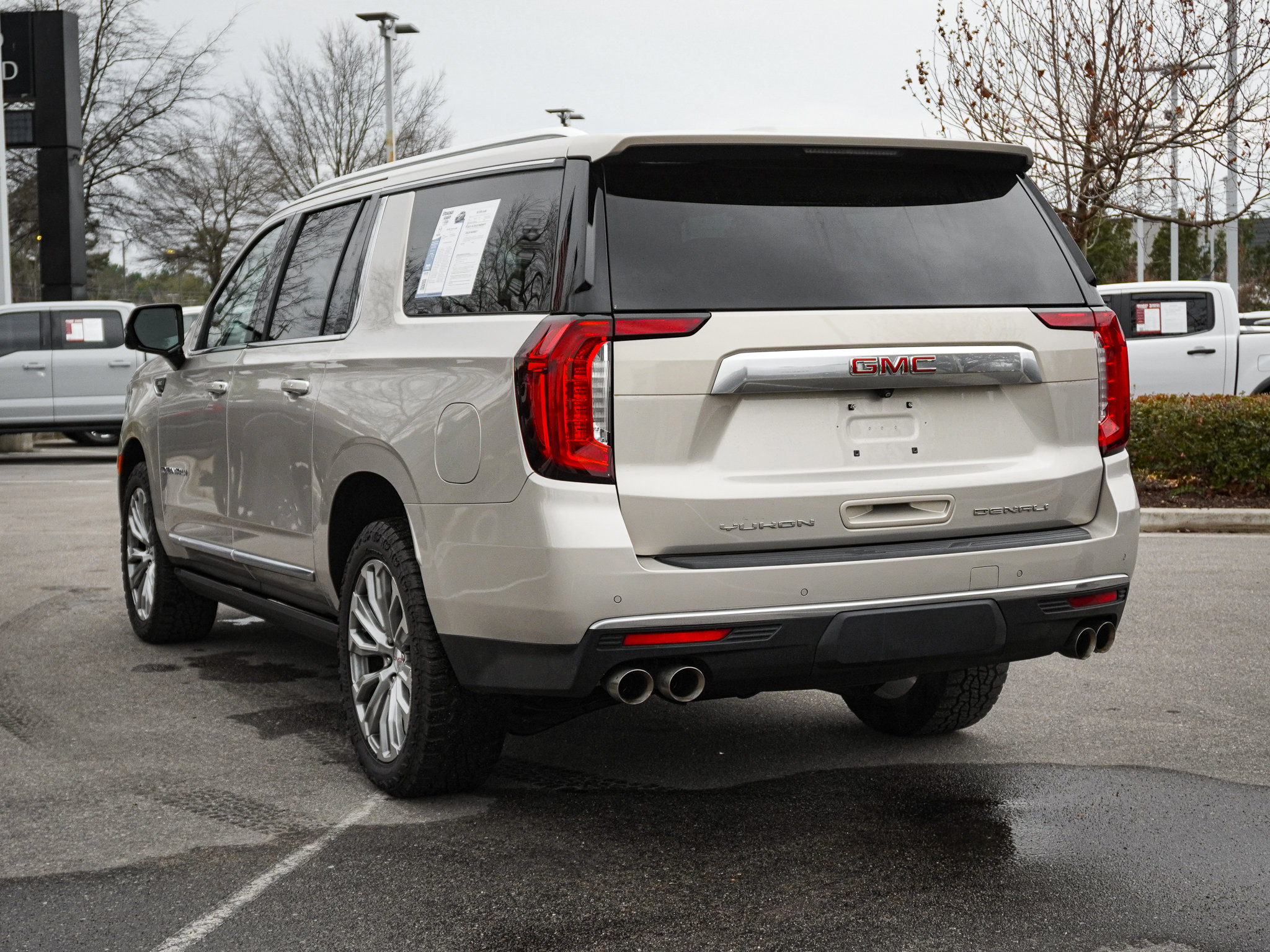 Used 2022 GMC Yukon XL Denali image 8