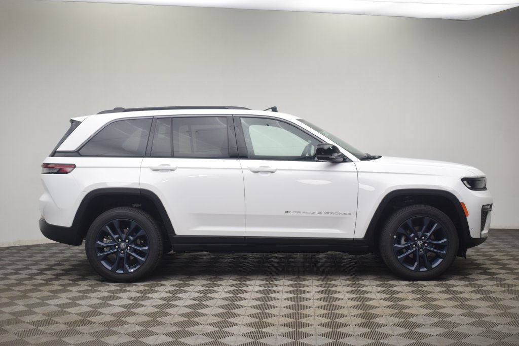 New 2026 Jeep Grand Cherokee Limited AWD/4WD image 3
