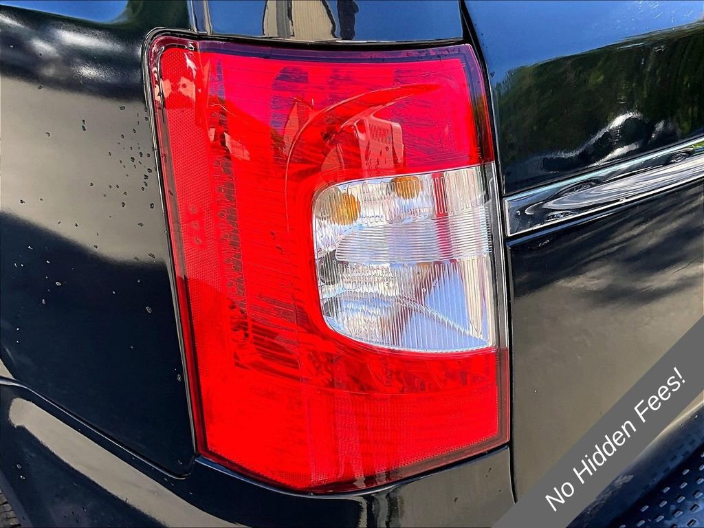 Used 2015 Chrysler Town & Country Touring FWD image 28