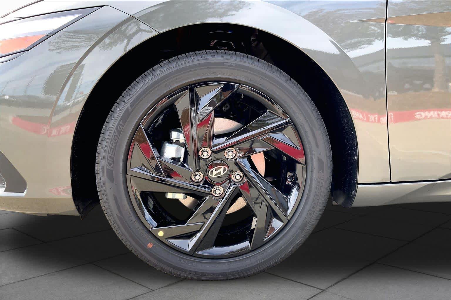 New 2026 Hyundai Elantra Hybrid FWD image 11