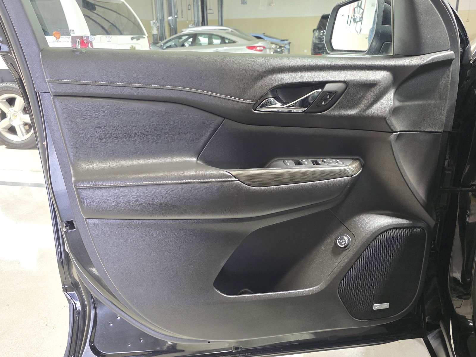 Used 2023 GMC Acadia SLT image 22