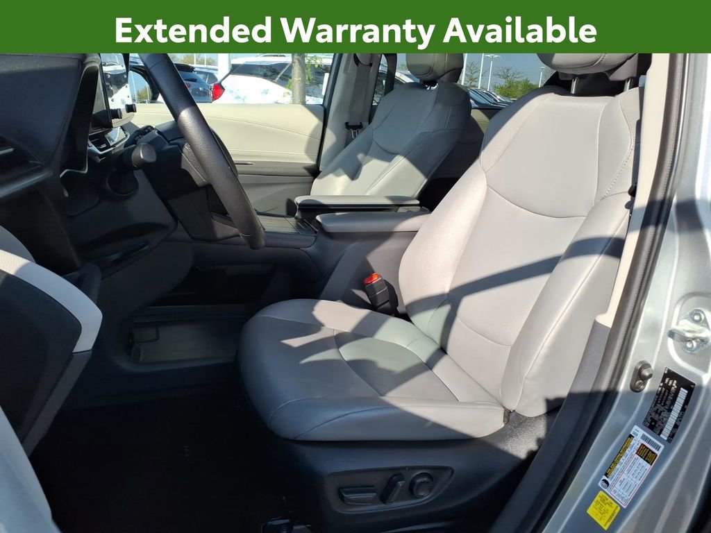 Used 2024 Toyota Sienna XLE FWD image 13