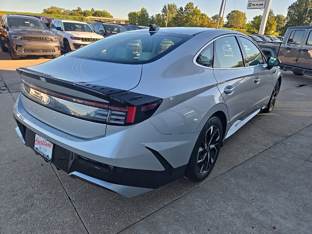 Used 2025 Hyundai Sonata SEL FWD image 39