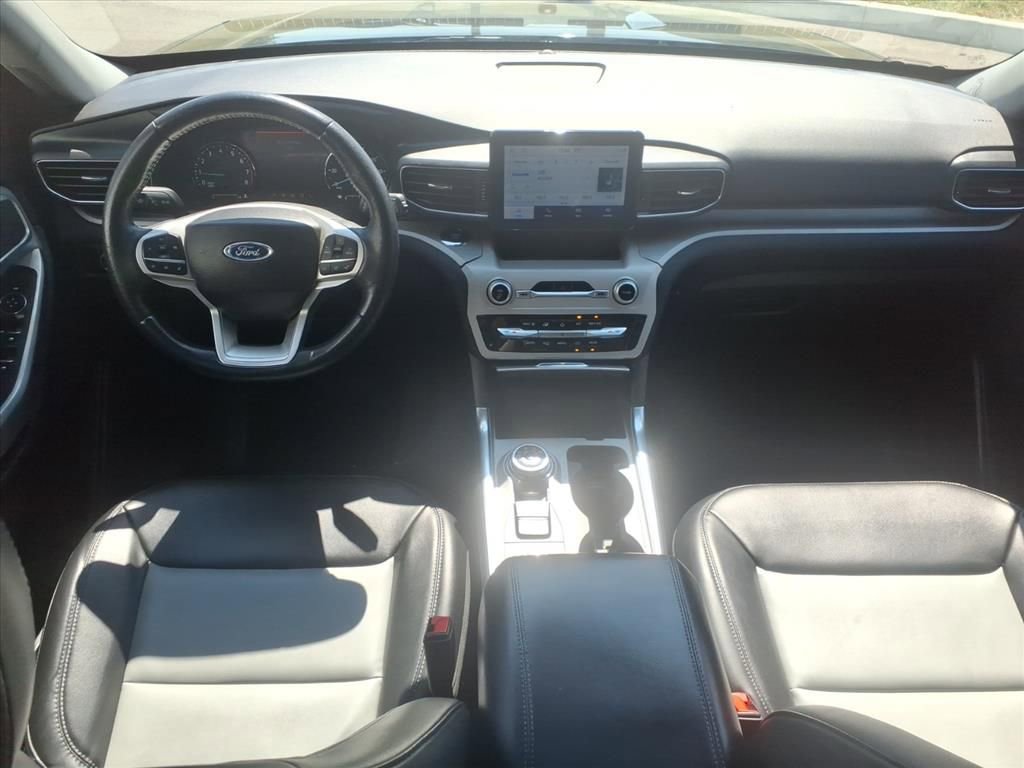 Used 2023 Ford Explorer XLT w/ Equipment Group 202A image 9