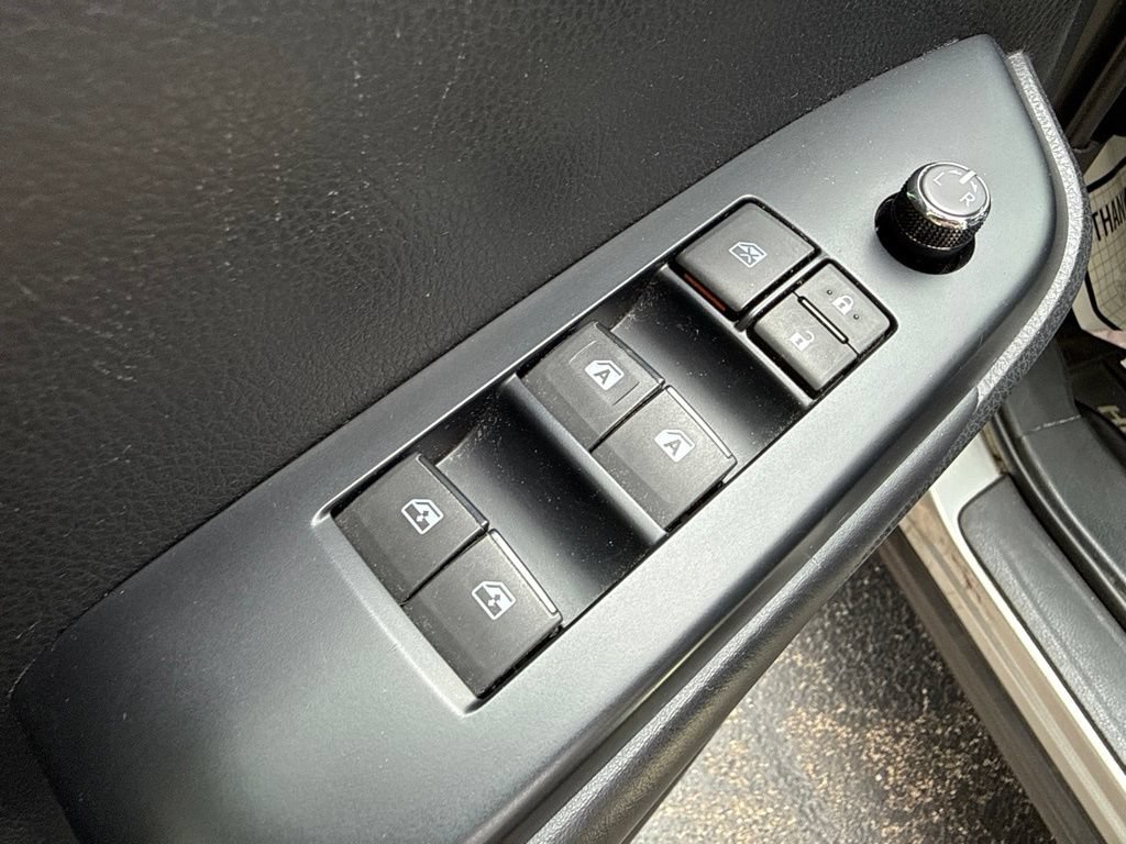 Used 2019 Toyota Highlander XLE AWD/4WD image 21