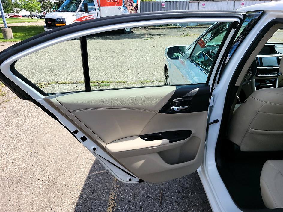 Used 2017 Honda Accord EX-L image 31