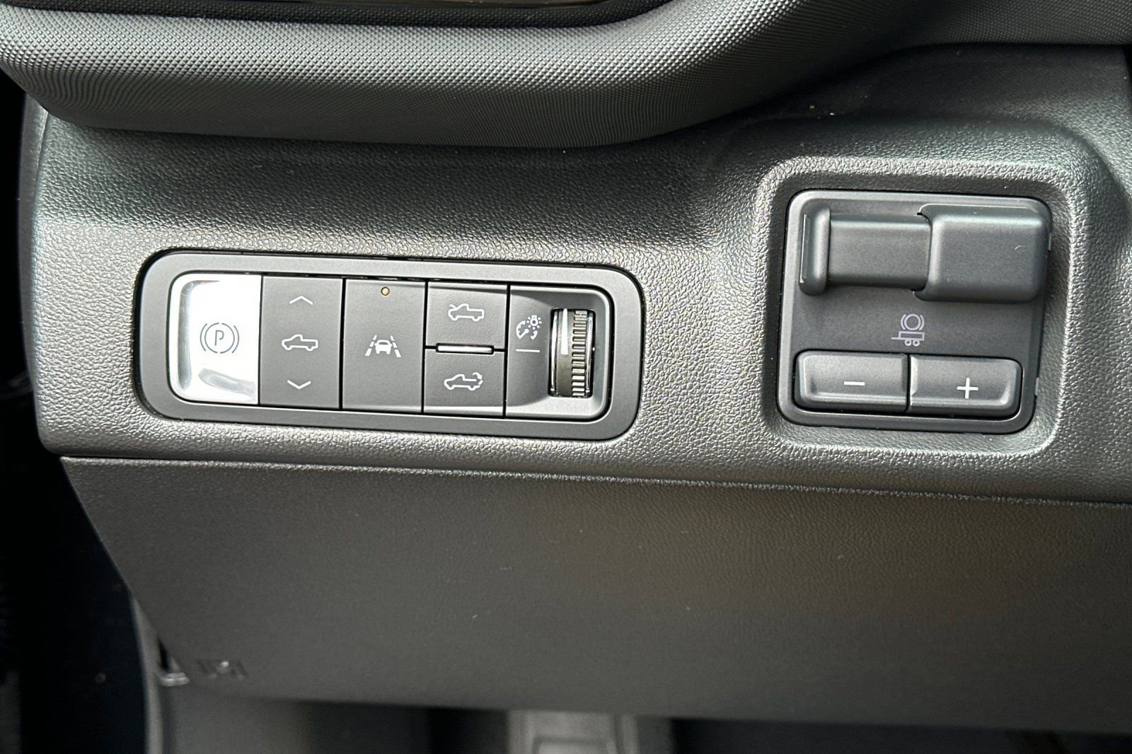 Used 2024 Chevrolet Silverado EV RST AWD/4WD image 34