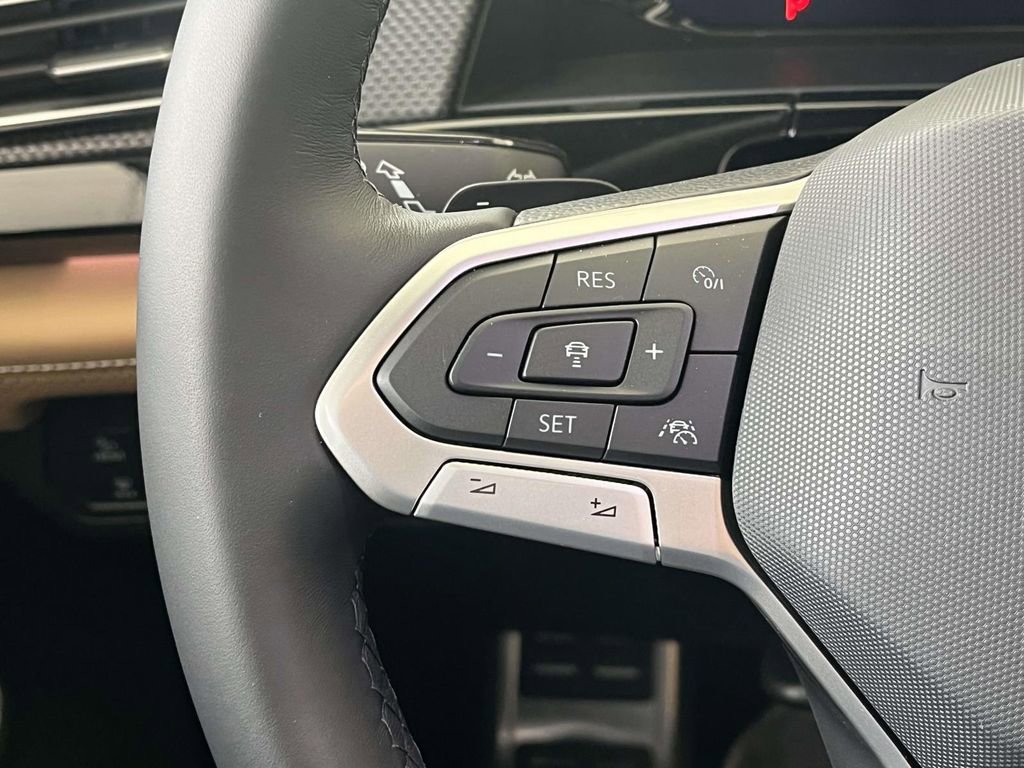 New 2026 Volkswagen Atlas Cross Sport SEL R-Line image 19