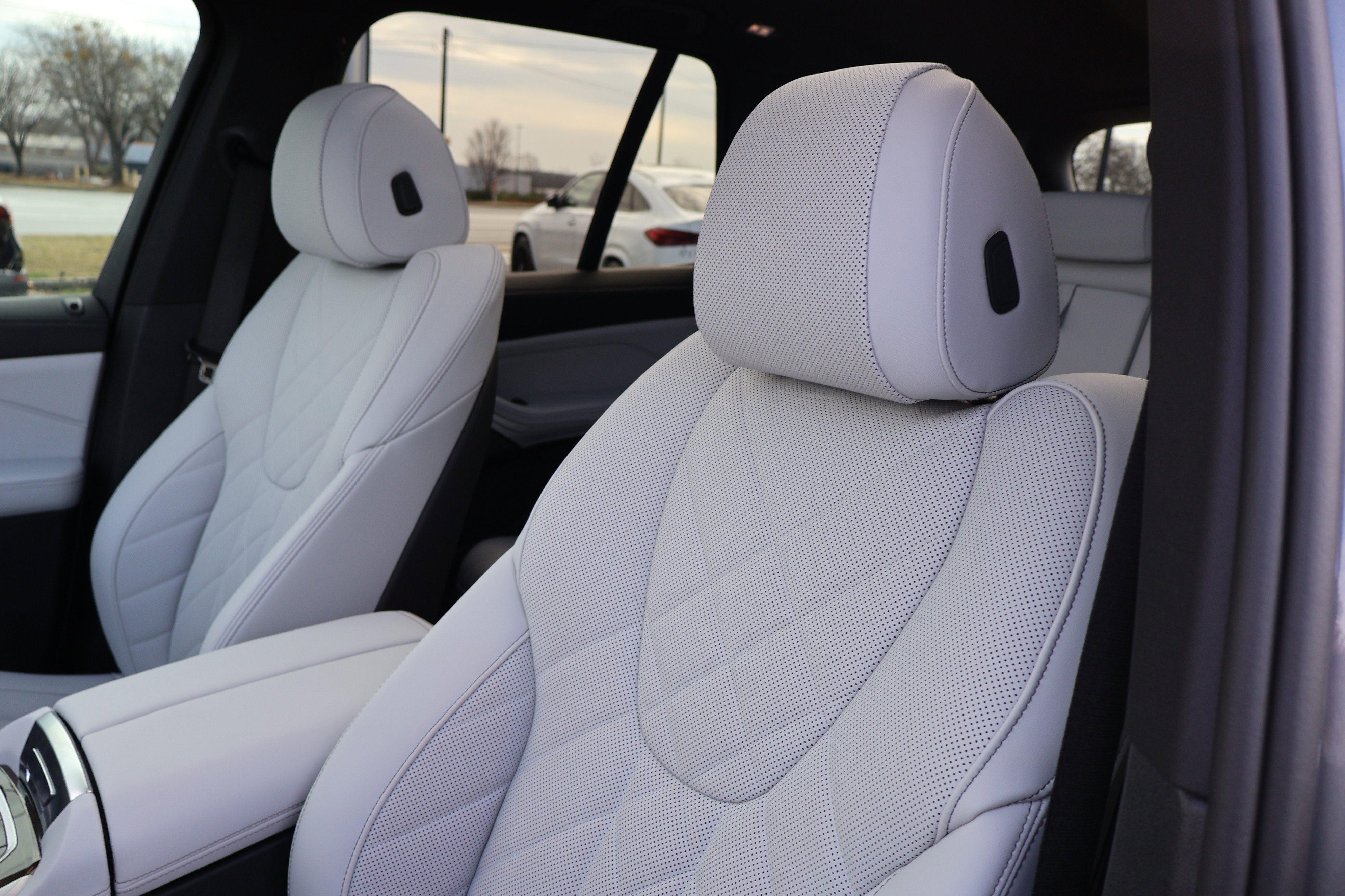 Used 2026 BMW X5 xDrive40i w/ M Sport Package image 11