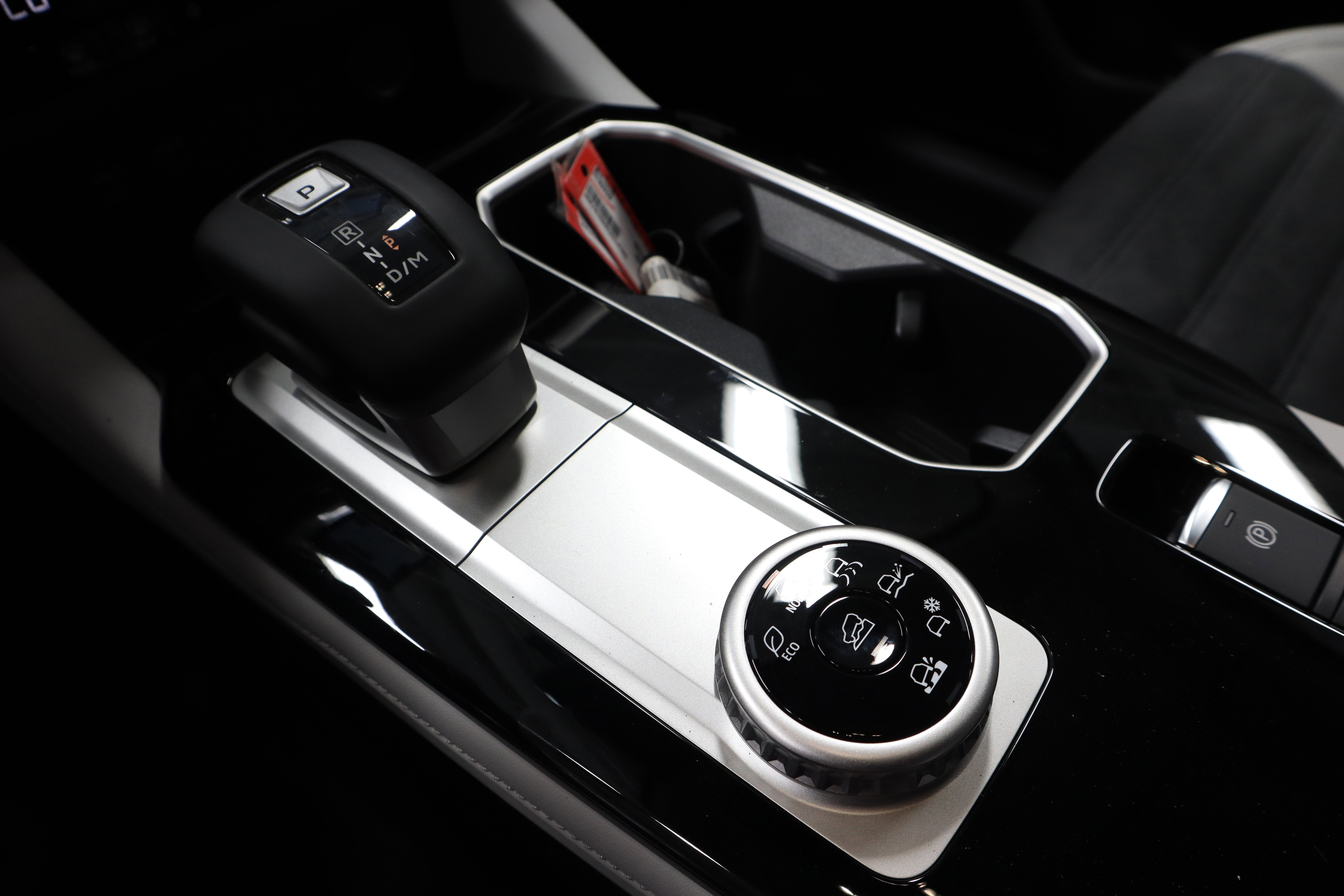 New 2025 Mitsubishi Outlander SE image 29