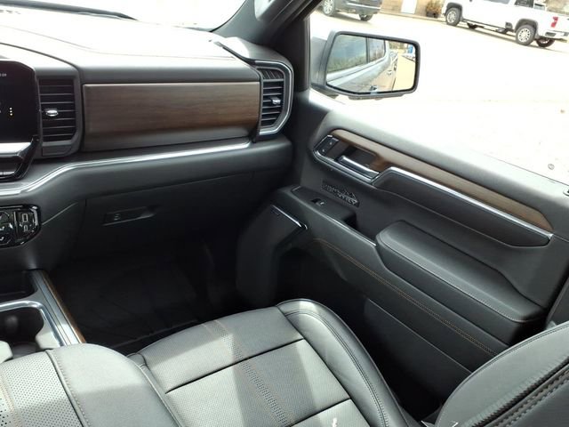 Used 2024 Chevrolet Silverado 1500 High Country w/ High Country Premium Package AWD/4WD image 15