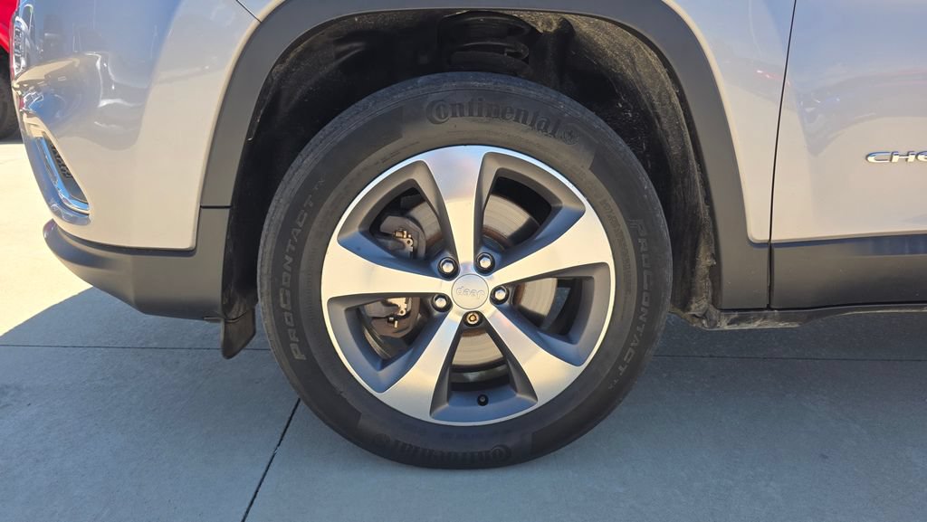 Used 2019 Jeep Cherokee Limited AWD/4WD image 10