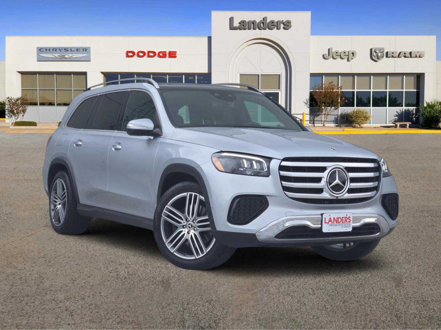 Used 2025 Mercedes-Benz GLS 450 4MATIC image 1