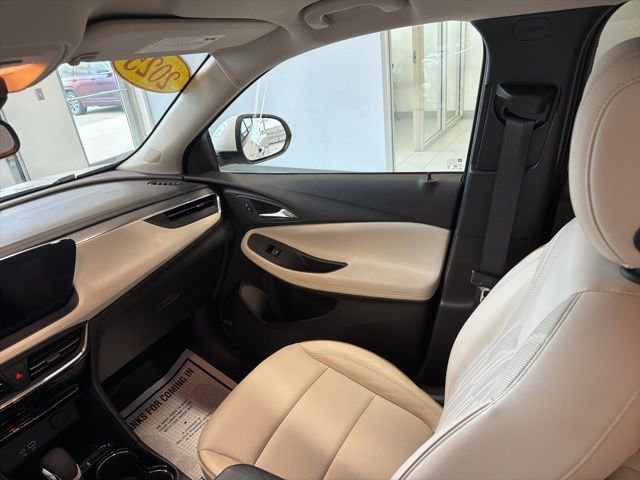 Used 2025 Buick Encore GX Avenir w/ Avenir Convenience Package AWD/4WD image 32