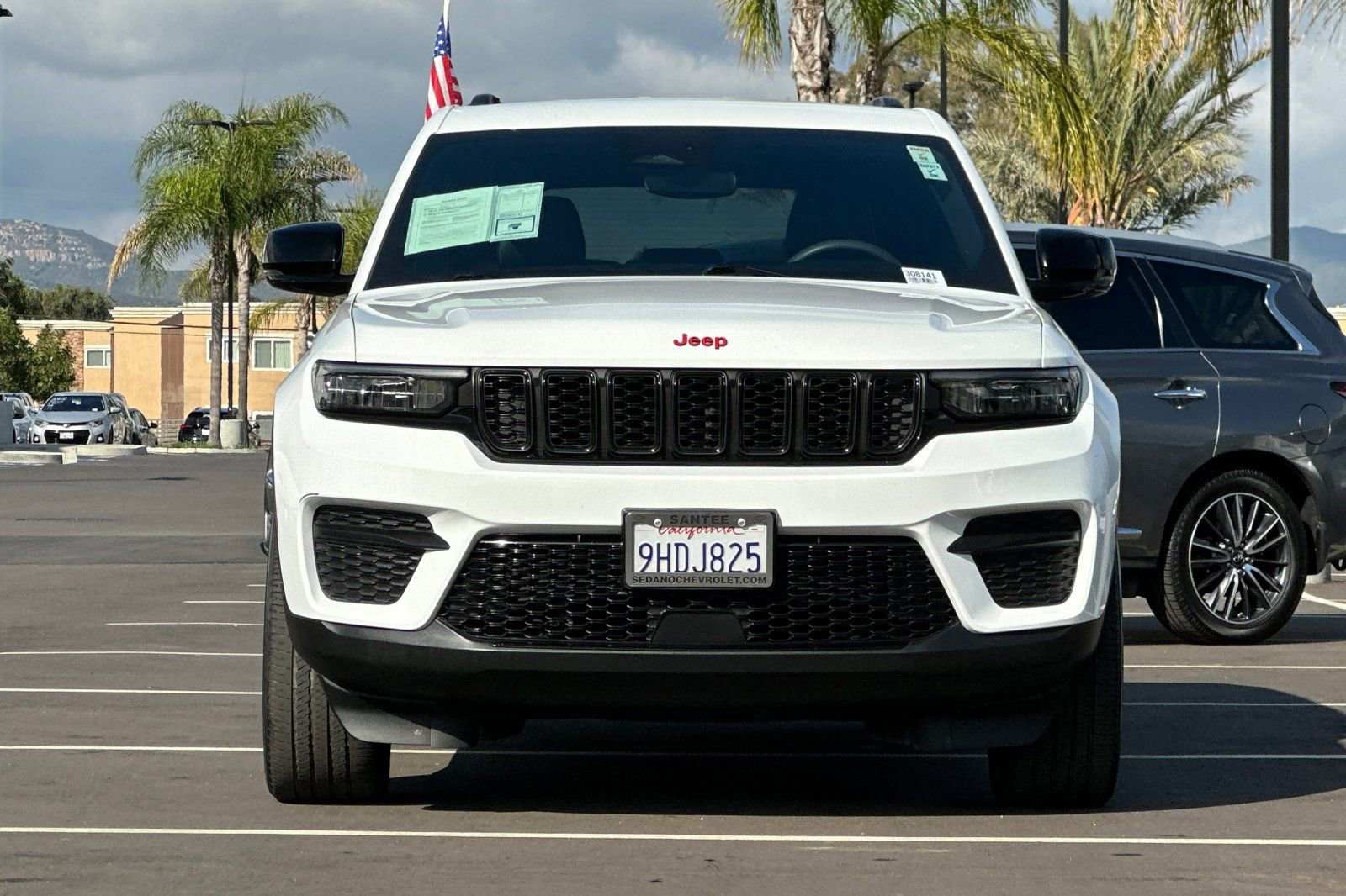 Used 2023 Jeep Grand Cherokee Altitude AWD/4WD image 9