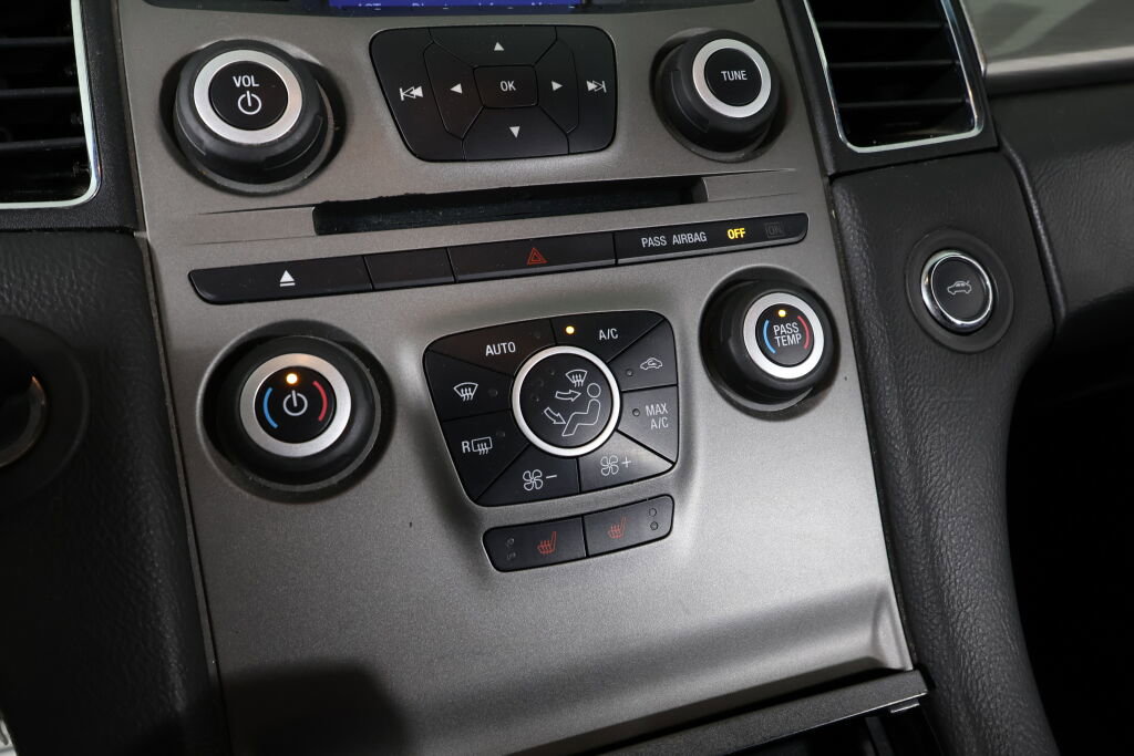 Used 2015 Ford Taurus SEL image 35