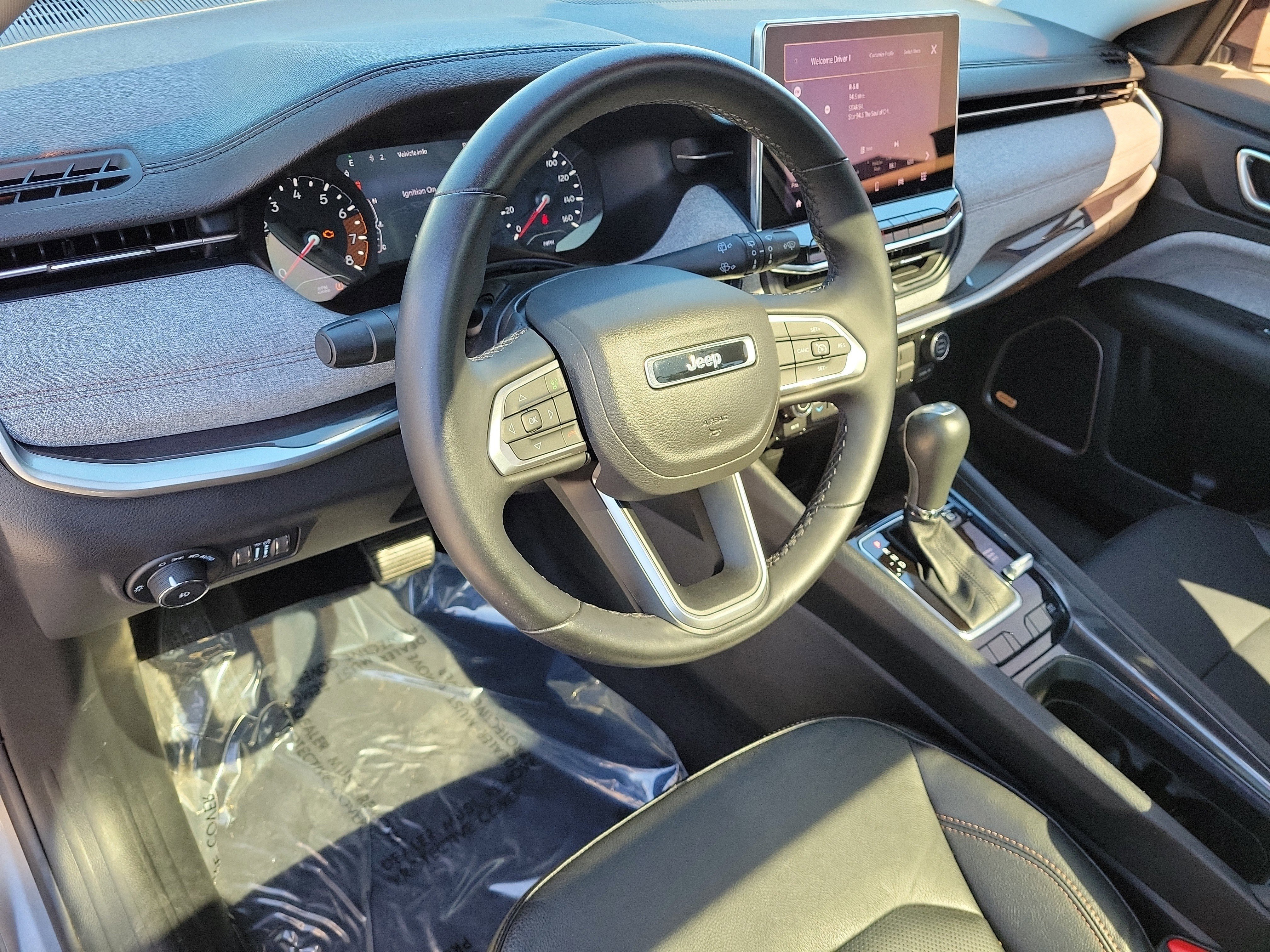 Used 2022 Jeep Compass Latitude w/ Sun and Sound Group AWD/4WD image 12