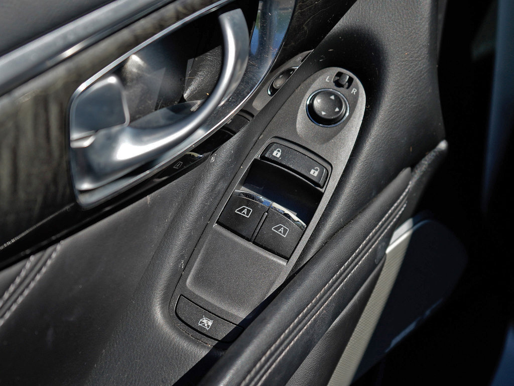 Used 2018 INFINITI Q60 3.0t Luxe w/ Sensory Package 3.0T Luxe image 16