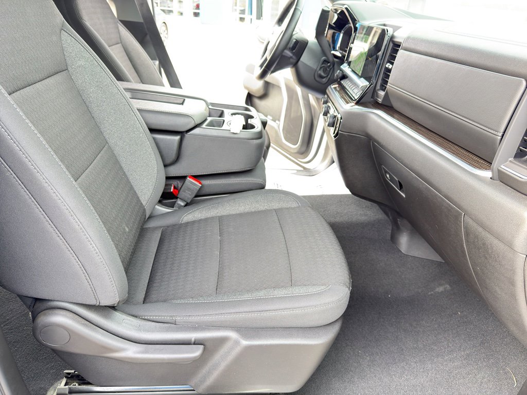 Used 2025 Chevrolet Silverado 2500 LT w/ Convenience Package image 30
