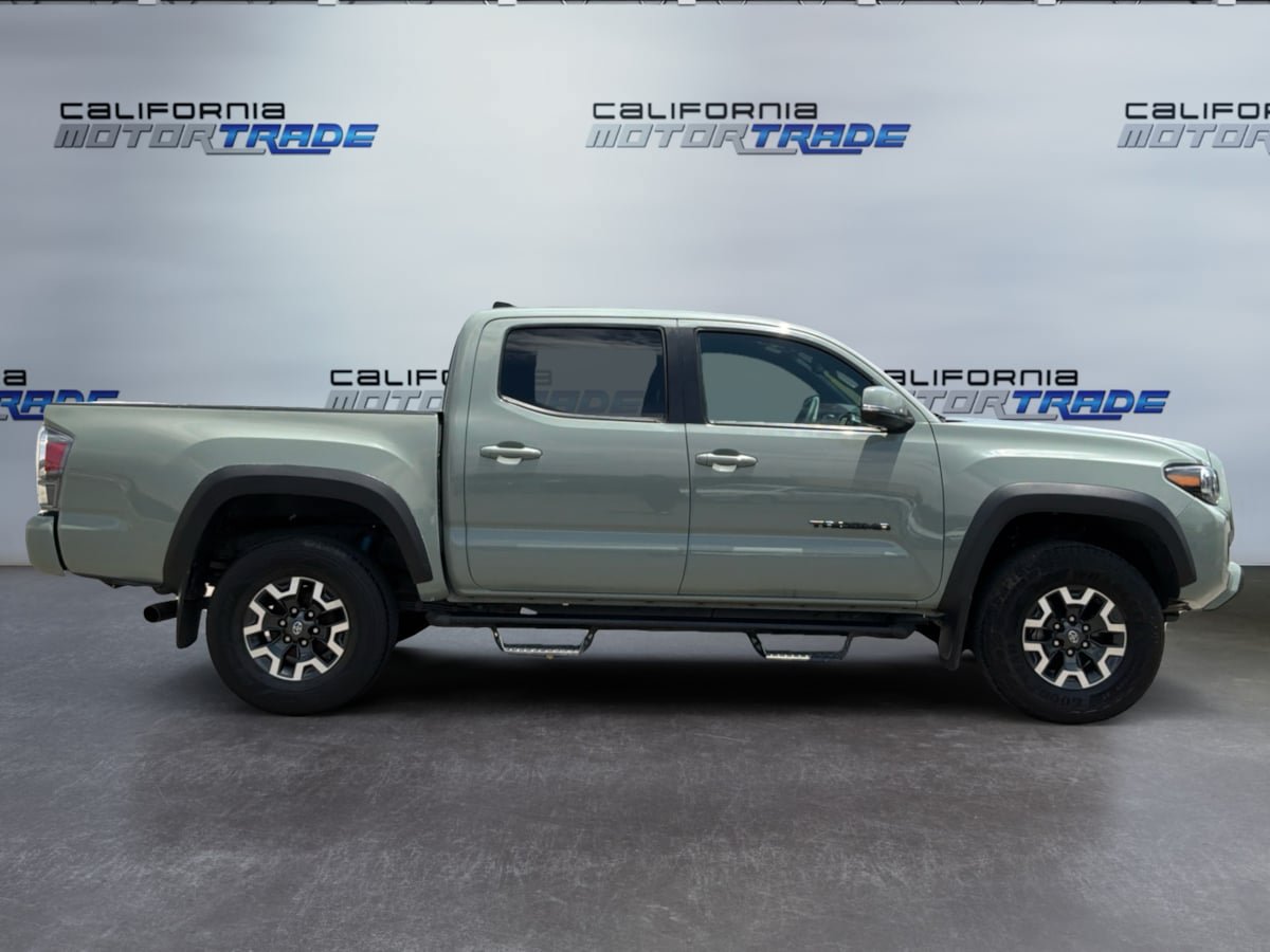 Used 2022 Toyota Tacoma TRD Off-Road w/ Technology Package AWD/4WD image 4