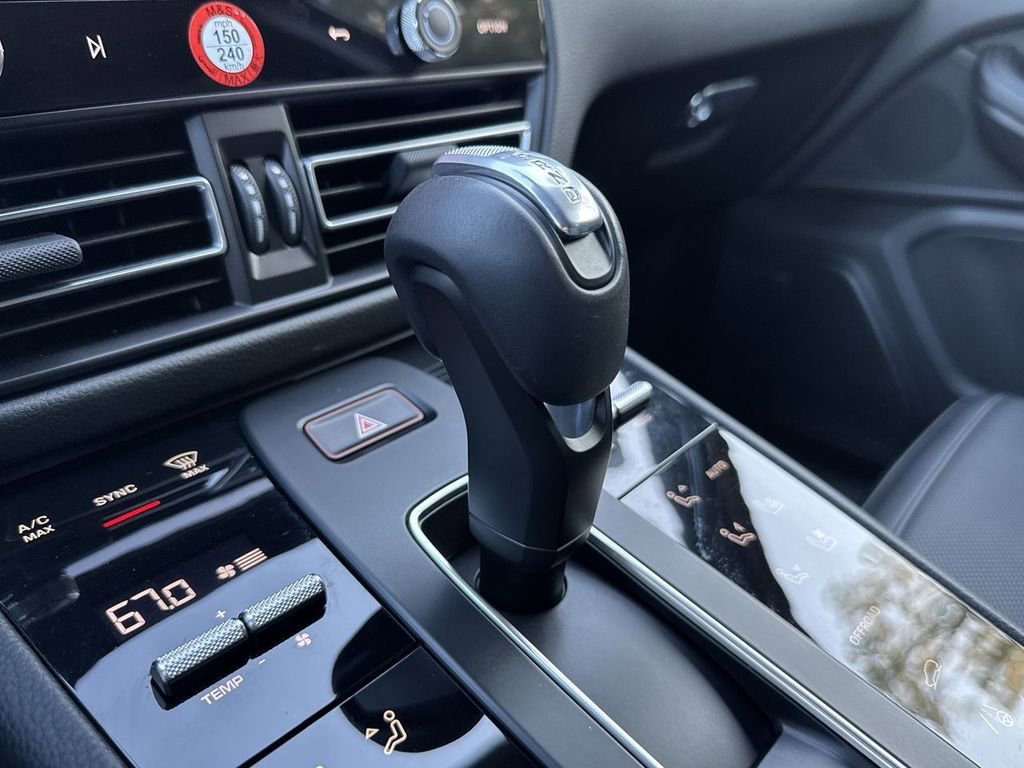 Certified 2025 Porsche Macan image 16