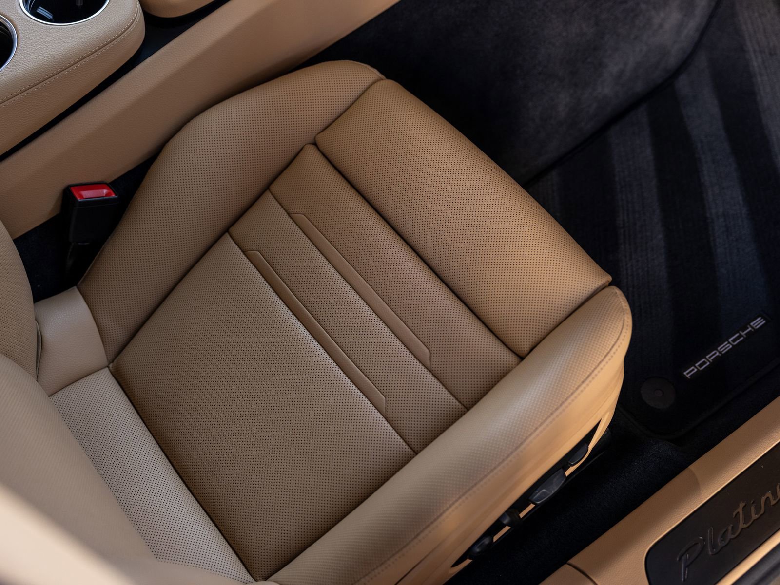 Certified 2023 Porsche Panamera Platinum Edition image 35