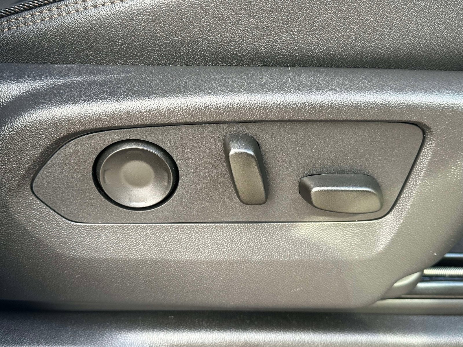 Used 2025 Chevrolet Tahoe High Country w/ LPO, Illumination Package image 28