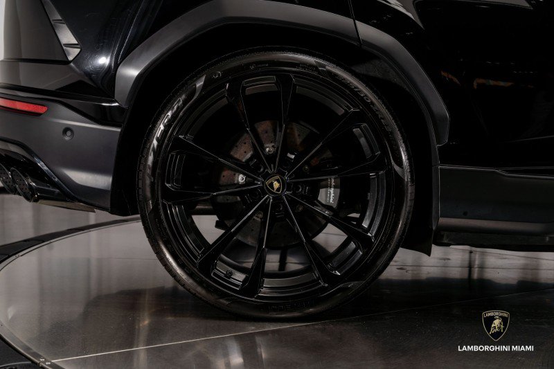 Used 2021 Lamborghini Urus image 22