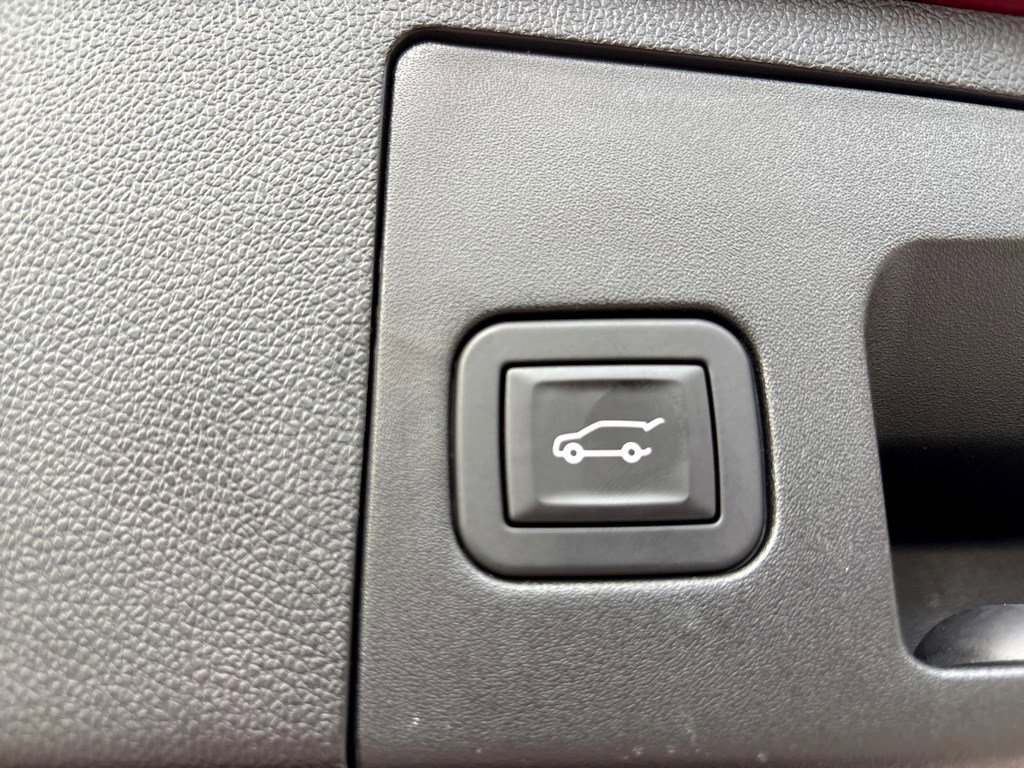 Certified 2025 Cadillac XT4 Premium Luxury image 28