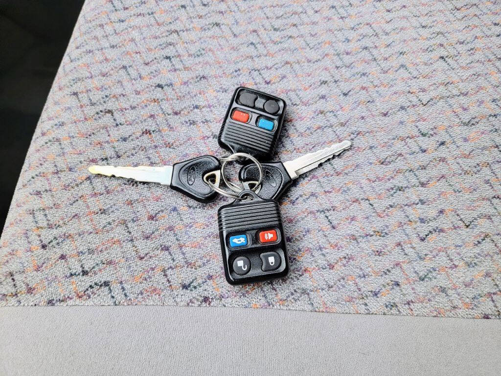 Used 1999 Ford Escort SE image 30