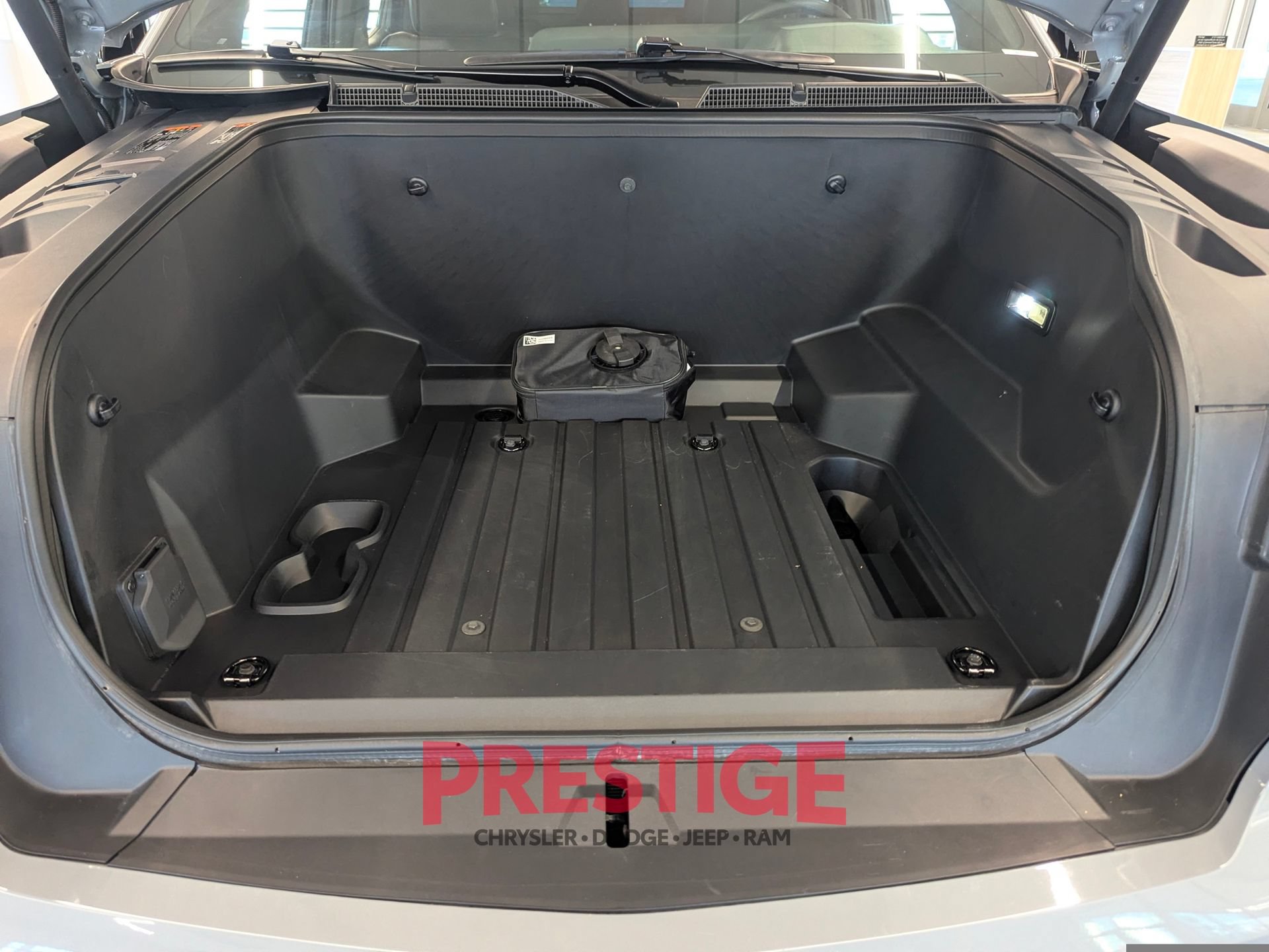 Used 2025 Chevrolet Silverado EV RST AWD/4WD image 5