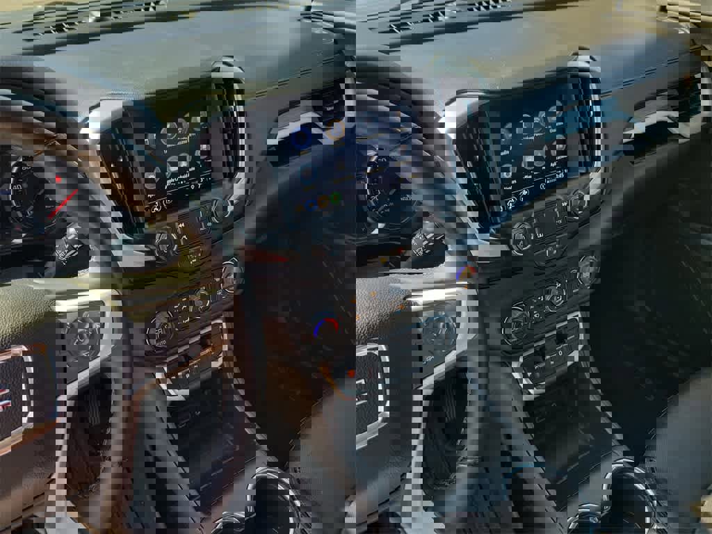 Used 2023 GMC Terrain SLT image 30