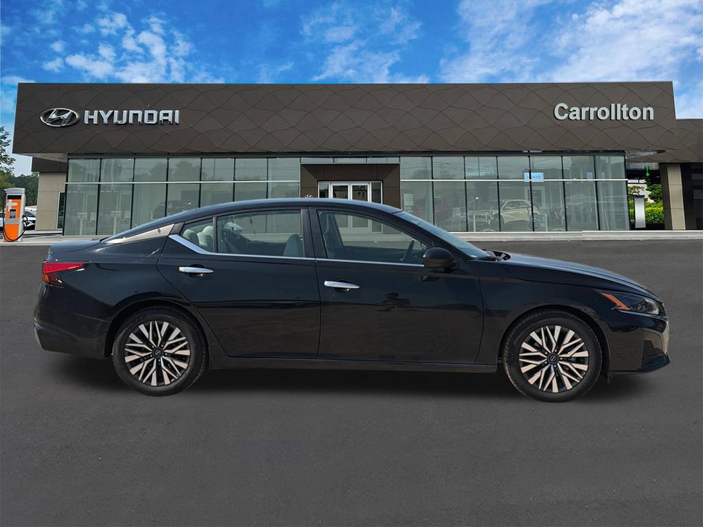 Used 2025 Nissan Altima 2.5 SV FWD image 4