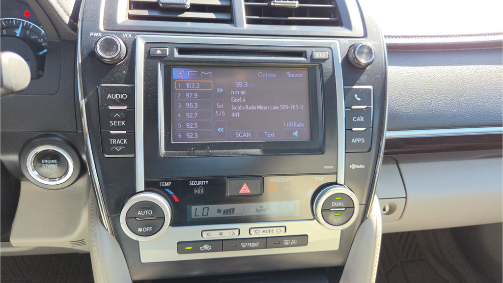 Used 2013 Toyota Camry XLE w/ Leather Pkg FWD image 32