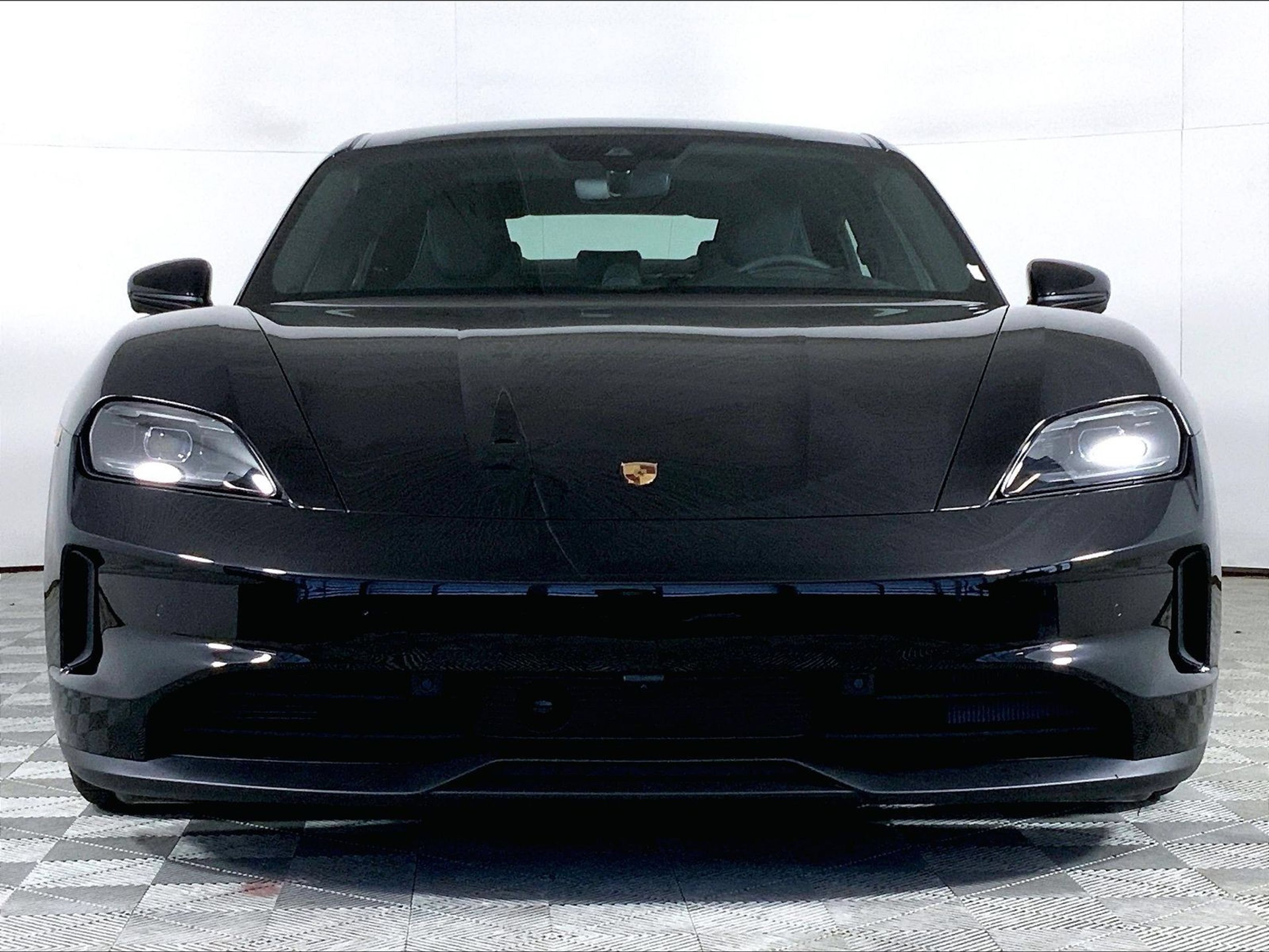Used 2025 Porsche Taycan 4S AWD/4WD image 5
