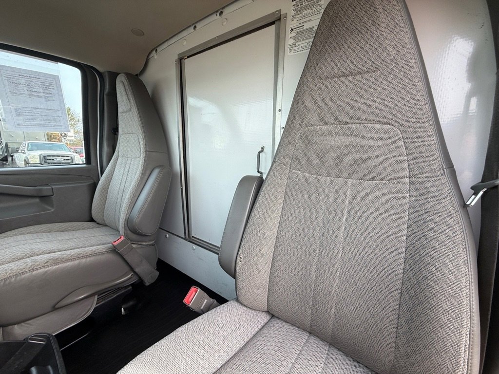 Used 2016 Chevrolet Express 3500 RWD image 10