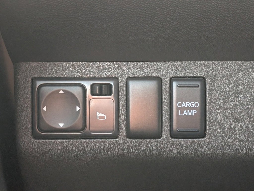 Used 2015 Nissan Frontier SV image 16