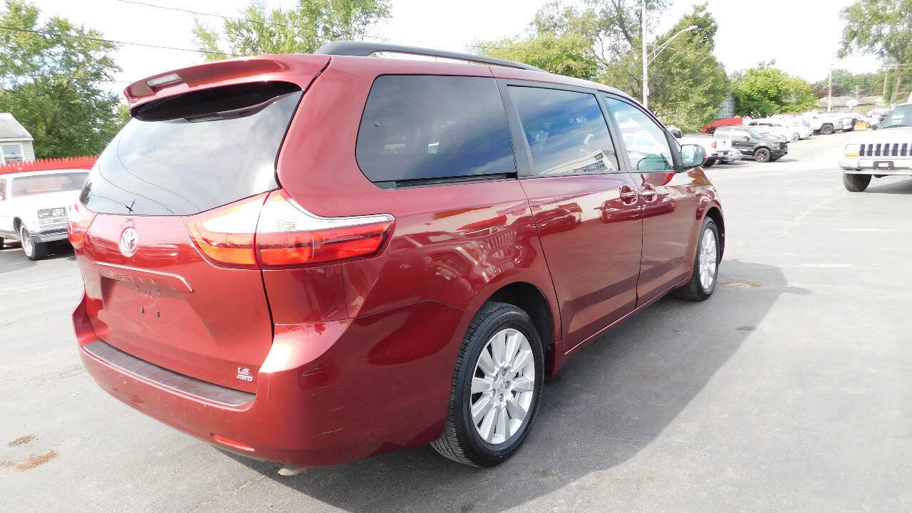 Used 2017 Toyota Sienna LE image 26