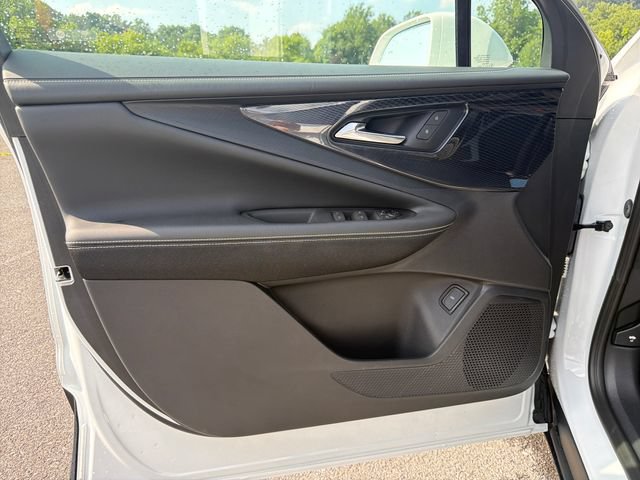 Used 2025 Chevrolet Blazer EV LT AWD/4WD image 10
